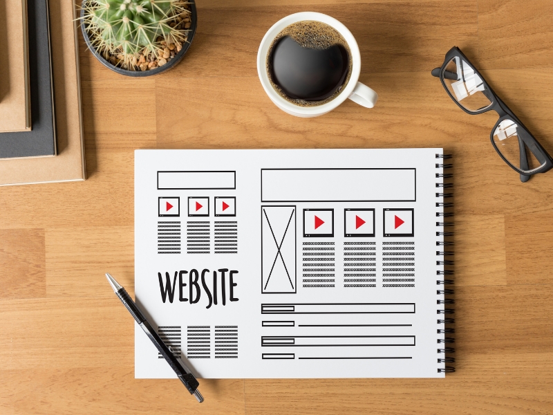Planning layout and structure for good restaurant website design on notepad